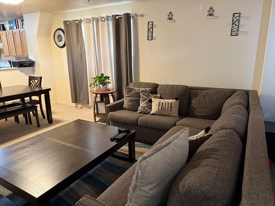 Another living area furniture layout.