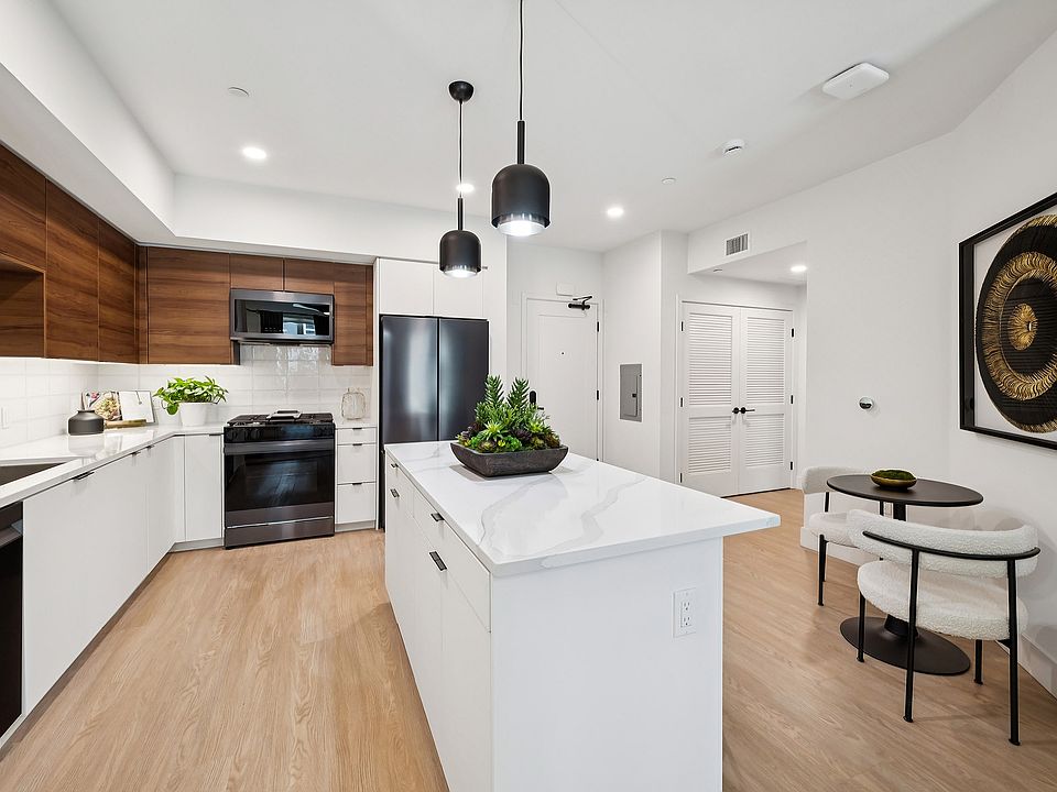 Stunning kitchen with pendant lighting