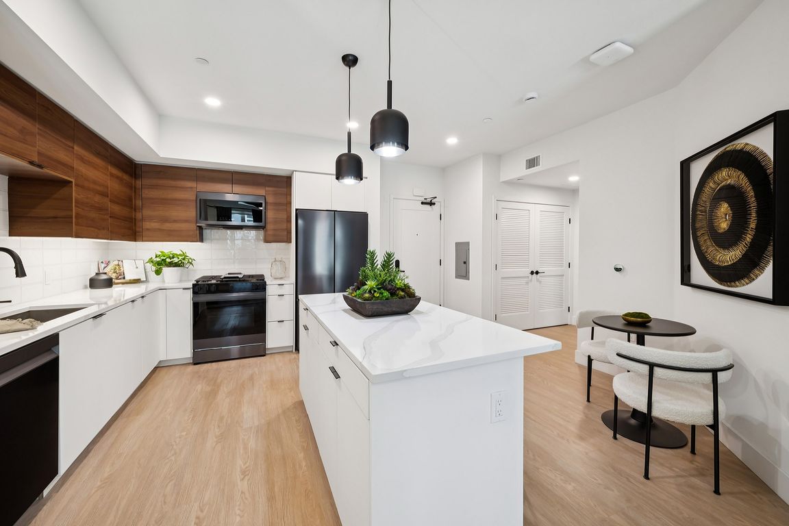Stunning kitchen with pendant lighting