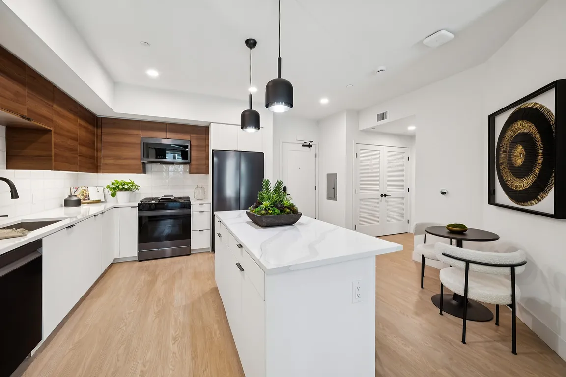 Stunning kitchen with pendant lighting