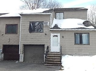 17 Briar Ct, Fishkill, NY 12524