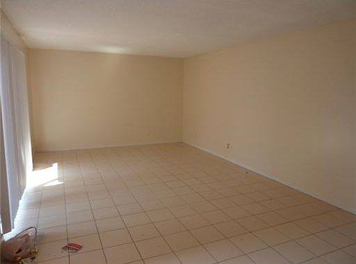 5th image of 4225 Turnberry Cir APT 7