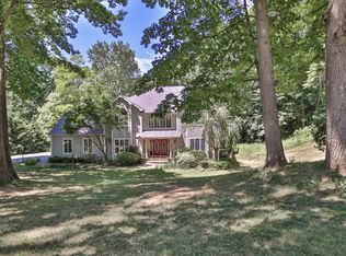 18 Amity Pointe Ct, Clifton Park, NY 12065