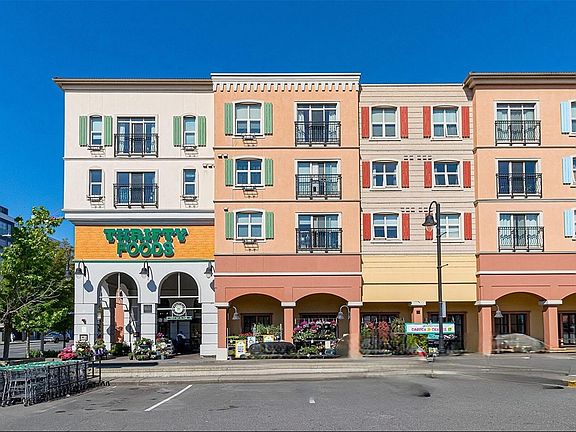 3rd image of 1620 McKenzie Ave #202