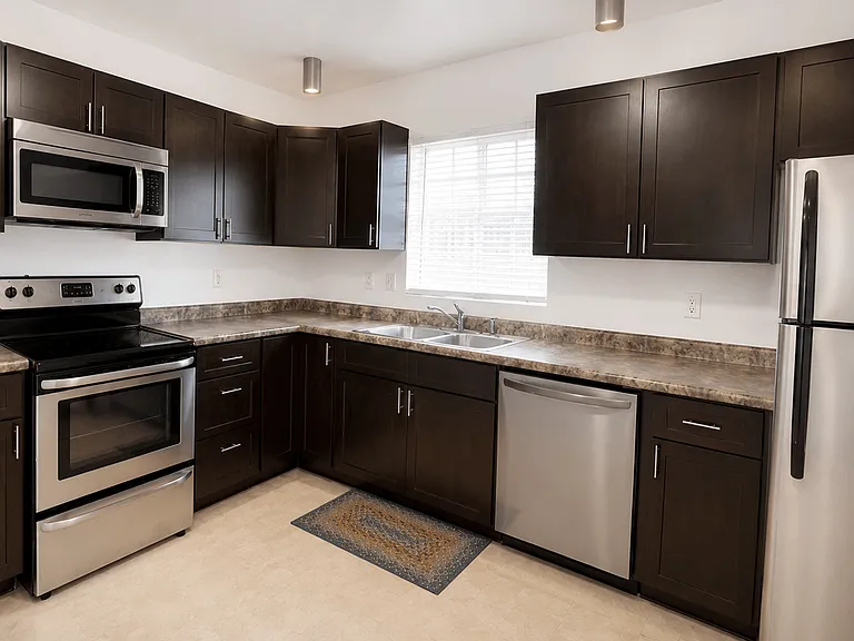 1117 Plymouth Dr — Photo 1