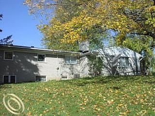 4th image of 830 Sunnybeach Blvd