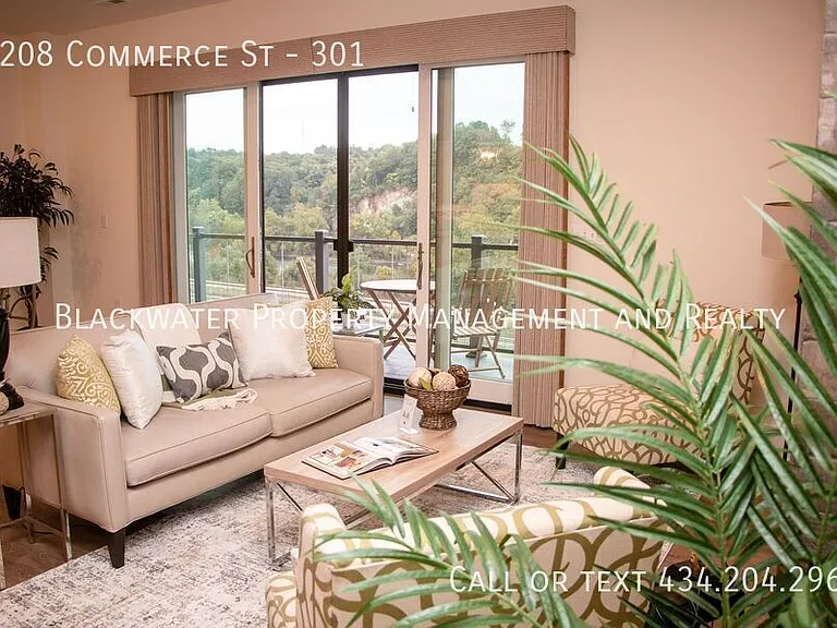 1208 Commerce St #301 — Photo 23