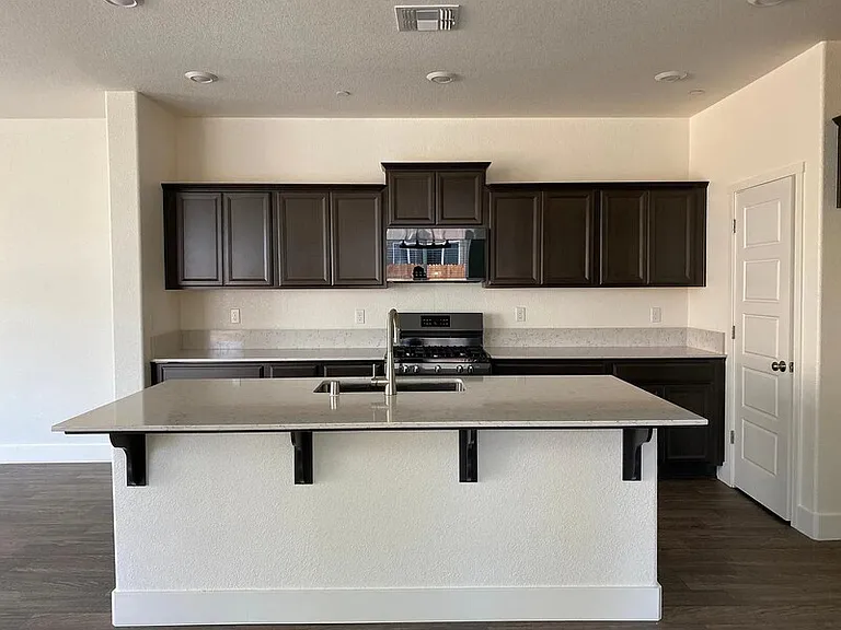 2454 Fidalgo Way — Photo 8