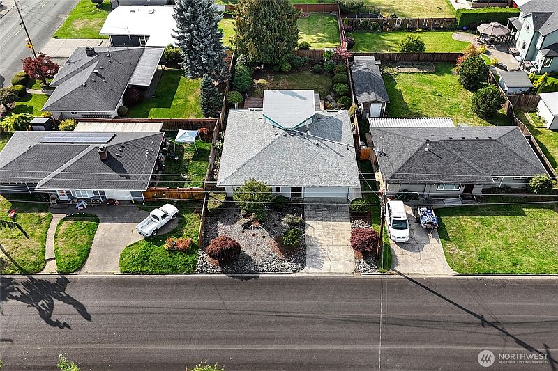 2nd image of 616 13th St SW
