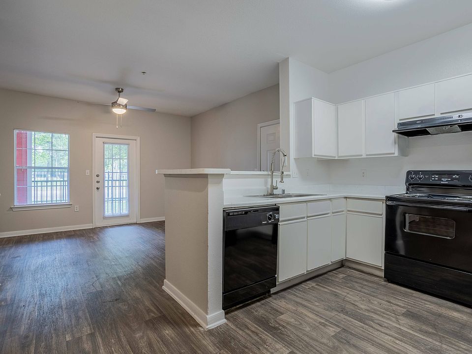 Offering Open-Concept Kitchens and Living Areas with Modern Appliances in Houston Apartment at North Forest Trails