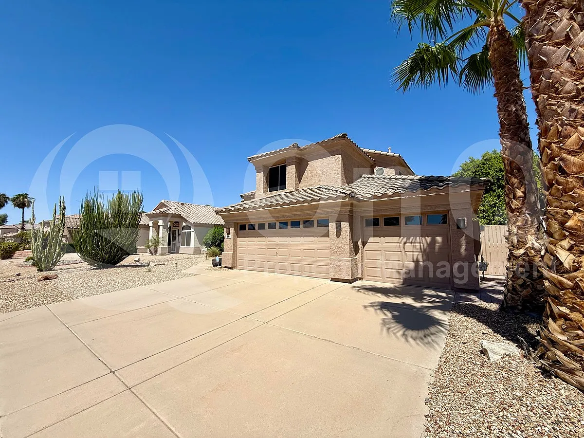 3 bed, 2.5 bath, 2208 sqft, $2,446 — Photo 3