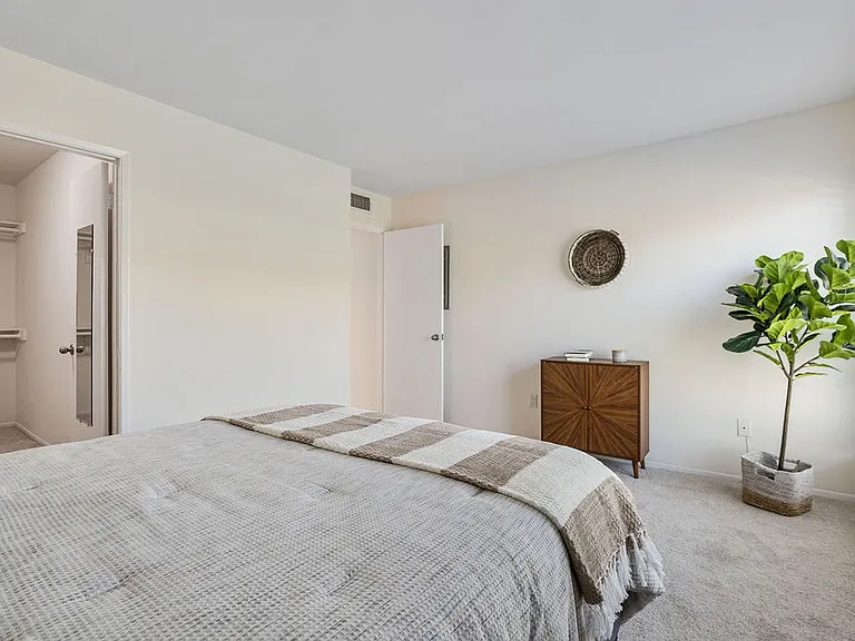 11965 Gorham Ave #503 — Photo 23