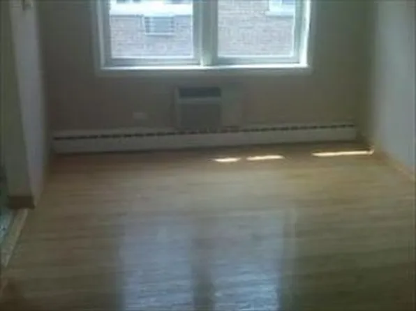 2412 W Farragut Ave #2B, Chicago, IL 60625