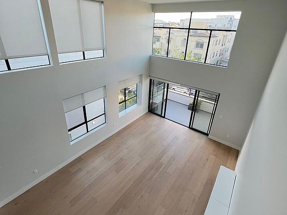 3rd image of 5014 1/2 Rosewood Ave