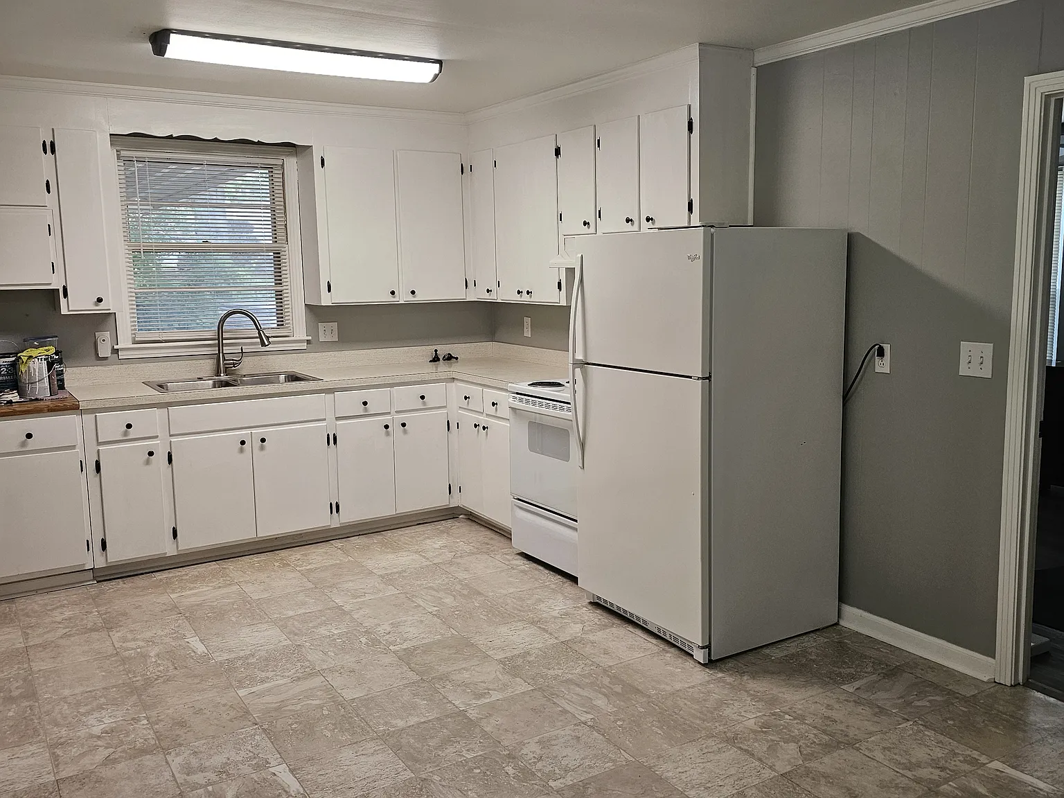 627 W Meade Boulevard — Photo 4