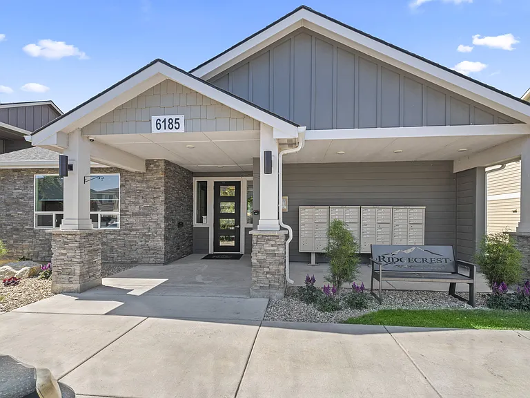 Ridgecrest Commons — Photo 11
