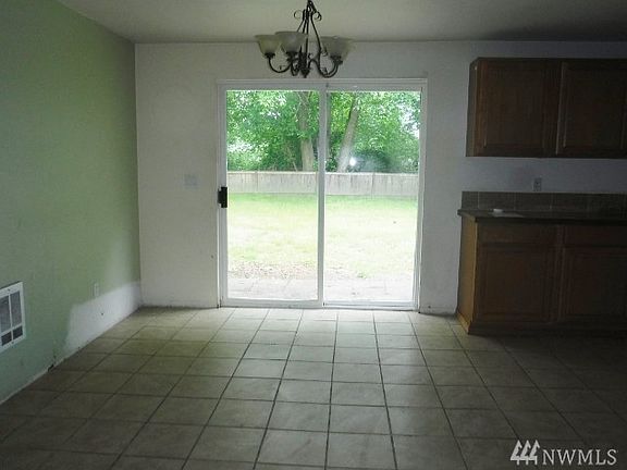 5th image of 3046 Greendale Dr SE
