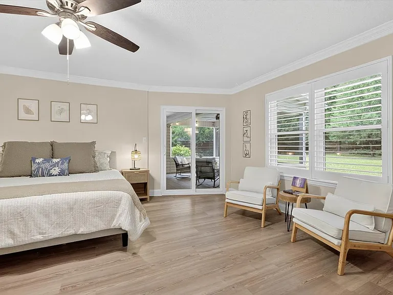 3520 Clifden Dr — Photo 9