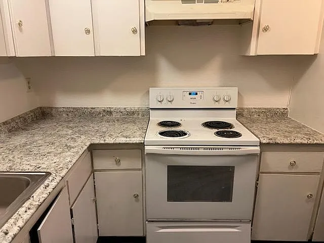109 E Trident Dr — Photo 1