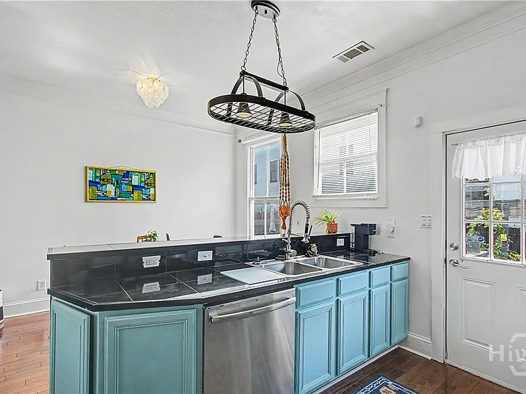 1410 Jefferson St — Photo 23