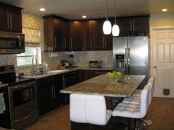 2nd image of 1816 Laurel Oak Dr