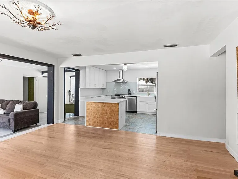 4104 W Knights Ave — Photo 4
