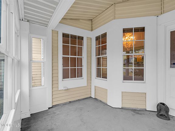 4th image of 976B Thornbury Lane #B