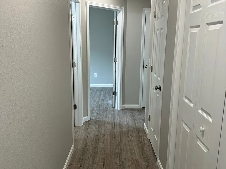 512 N Oak St — Photo 5