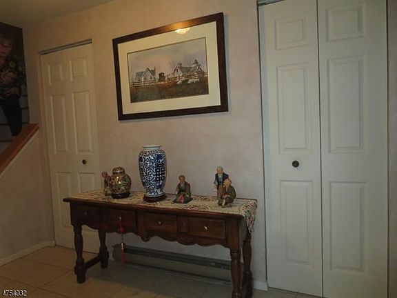 5th image of 18 Foulton Ter
