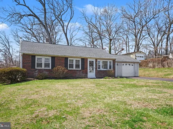 13 Perkiomen Ave, Schwenksville, PA 19473