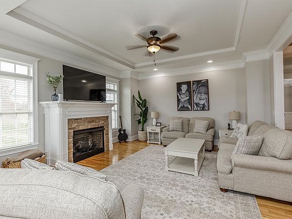 4th image of 23 Raleigh Dr