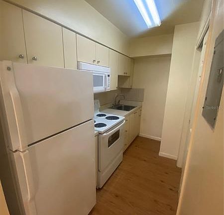 4th image of 225 Danube Ave APT 2