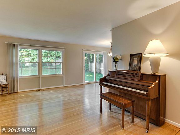 3rd image of 3211 Saber Cir