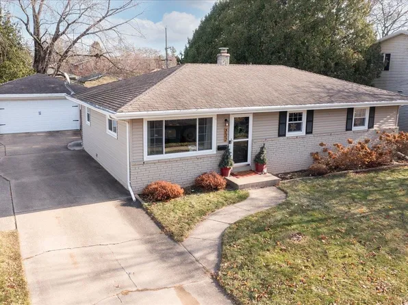232 S Lark St, Oshkosh, WI 54902