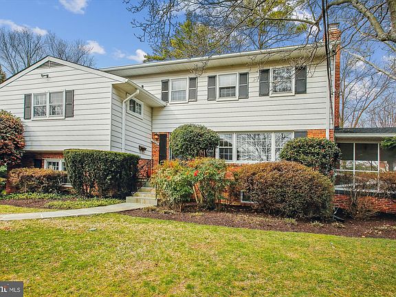 2nd image of 7202 Heights Ct
