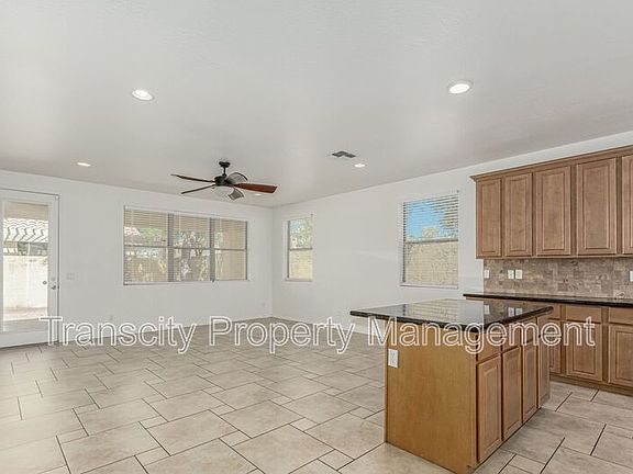 5th image of 1402 S Newberry Ln
