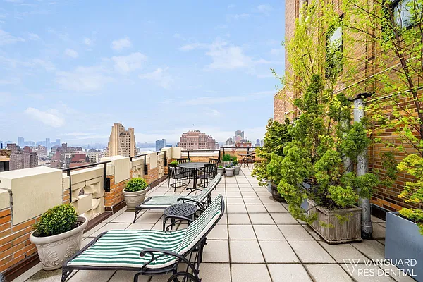 Sold by Vanguard Residential LLC | media 23