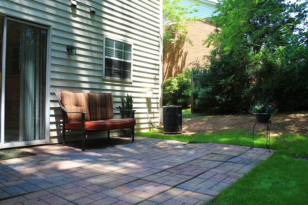 2931 Lexington Trace Drive SE — Photo 2