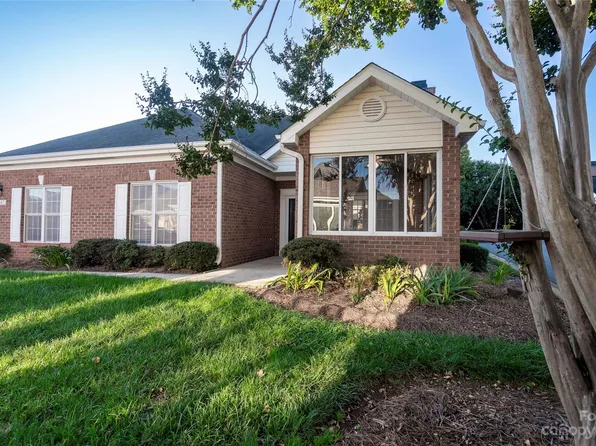 8467 Highland Glen Dr, Charlotte, NC 28269