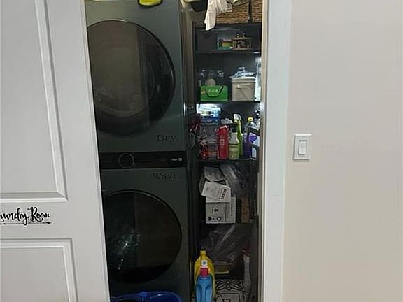 5th image of 515 43rd Bch
