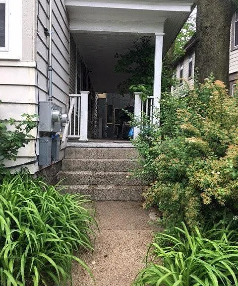 352 College Ave SE — Photo 9
