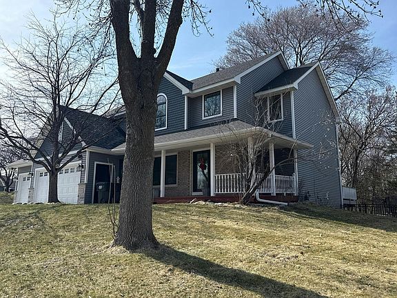 2nd image of 404 Lincoln Dr SE