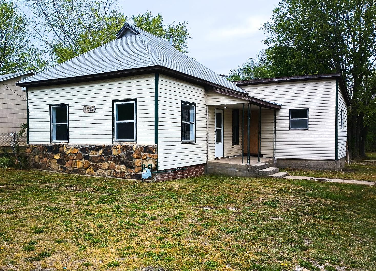 1212 W 1st St, Coffeyville, KS 67337 Zillow