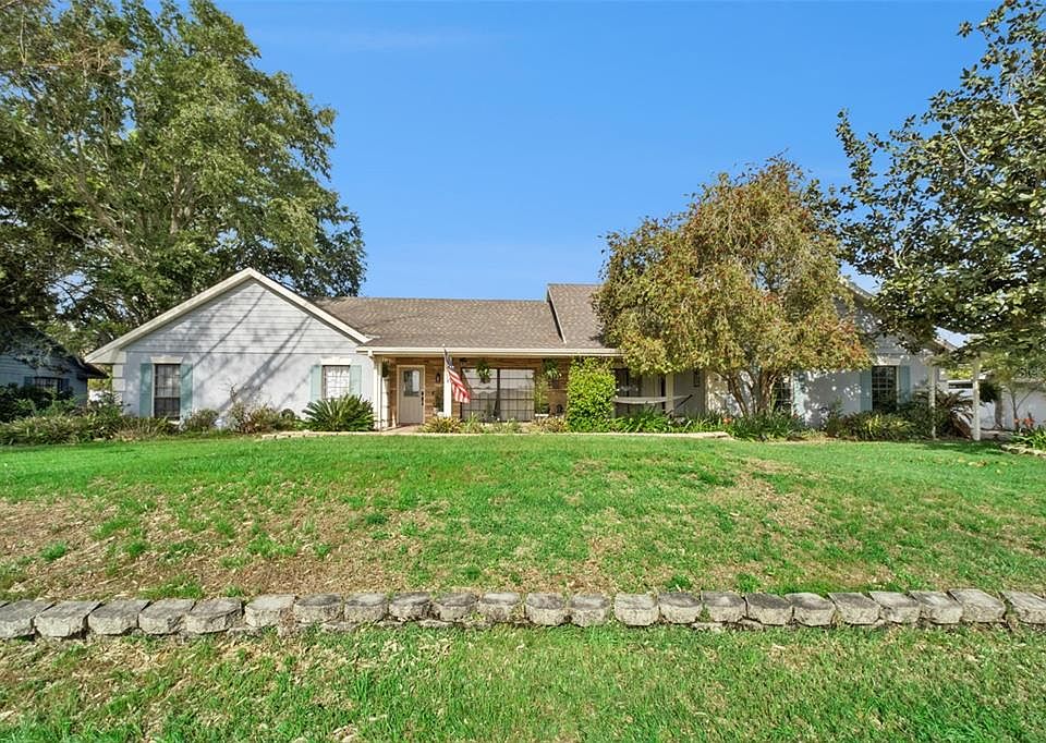 1st image of 2002 Fairway Dr