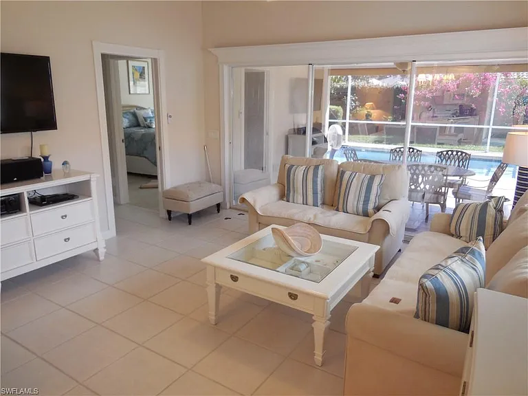 4238 Redonda Ln — Photo 8