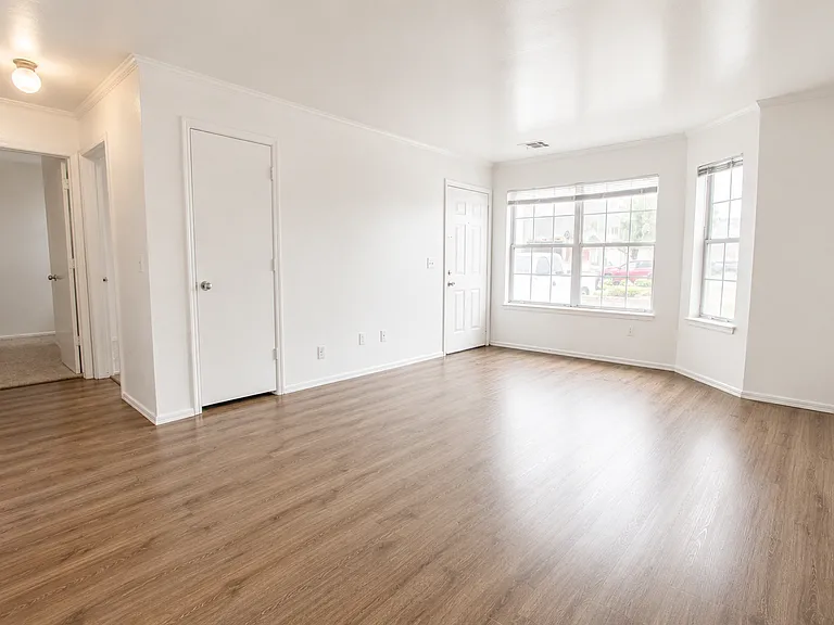 Cape Cod Apartments — Photo 22