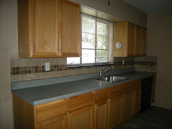 5th image of 21 Burgess Ave