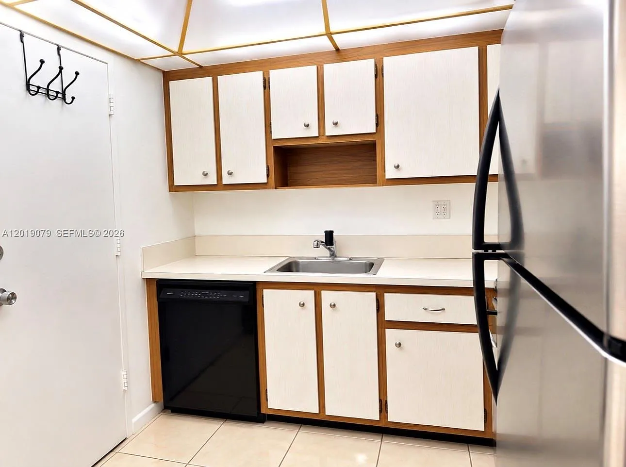 Chelsea Bayview Condo — Photo 3