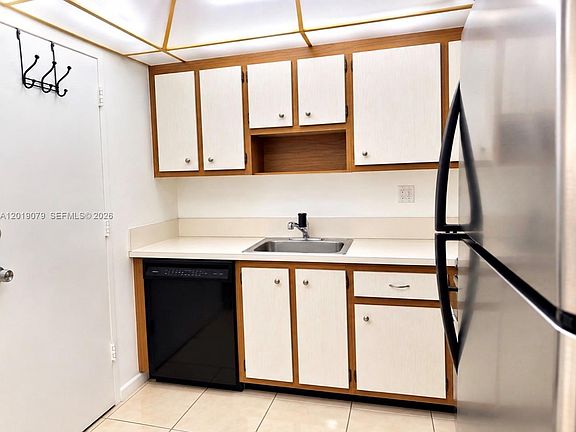 3rd image of 1913 S Ocean Dr APT 212