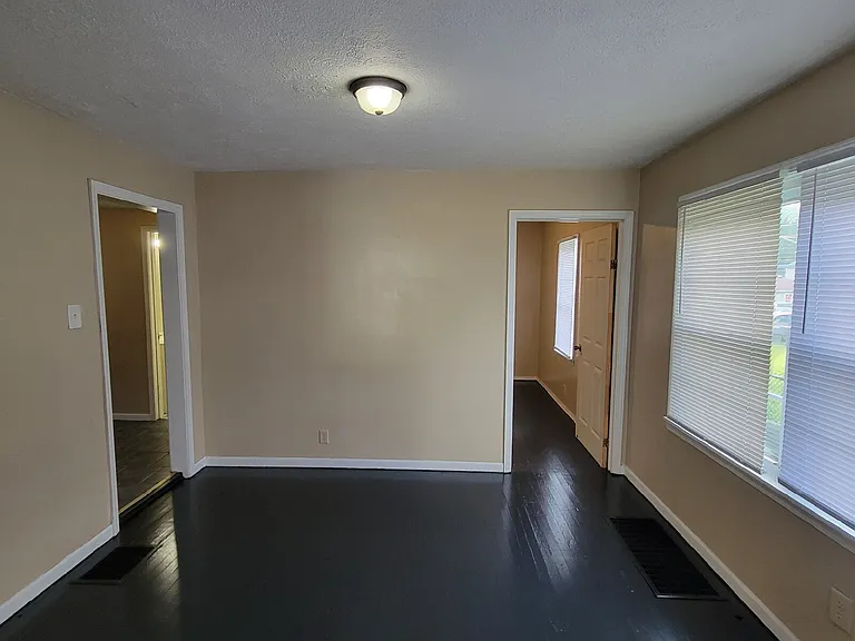 351 S Gray St — Photo 7